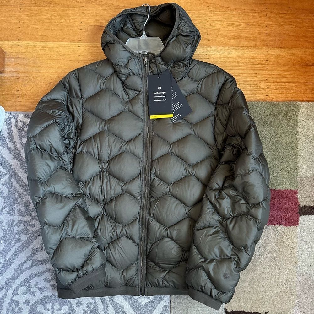 NWT Mens XS Featherweight 900 Fill Down Quilted Hooded Puffer Jacket Lululemon